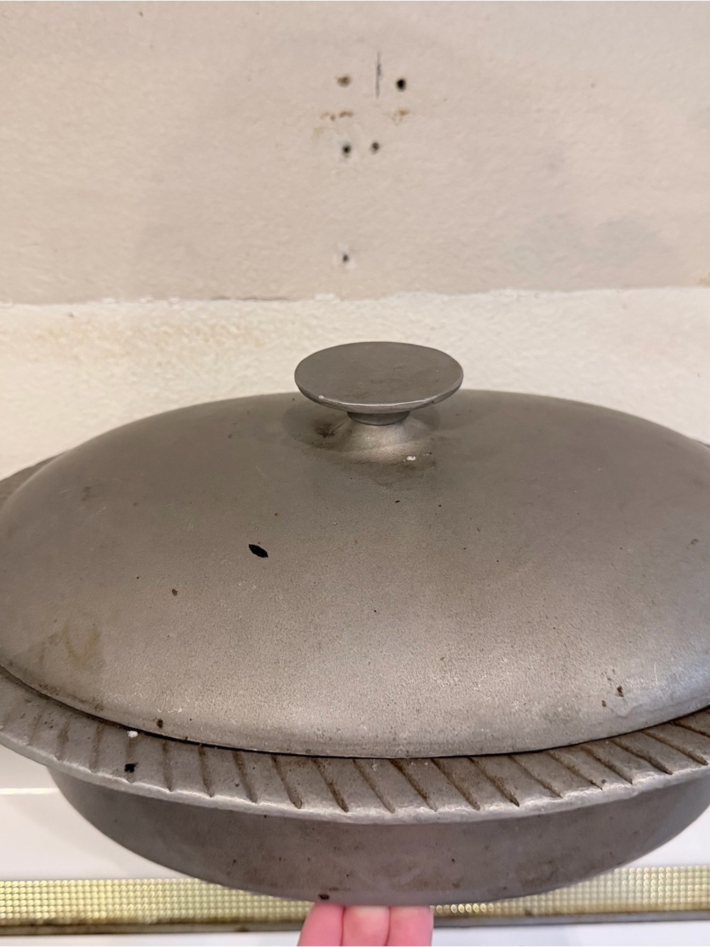 Classic Gray Cast Iron Skillet with Lid - Gray
